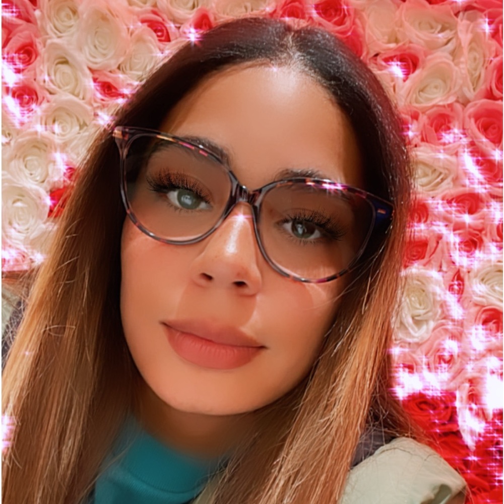 Meet your Posher, Crystal